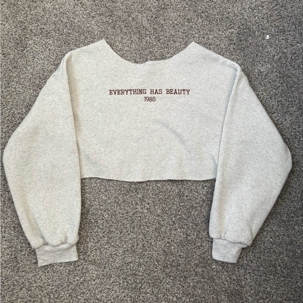 Gray Crew Neck Sweater with Ribbed Cuffs